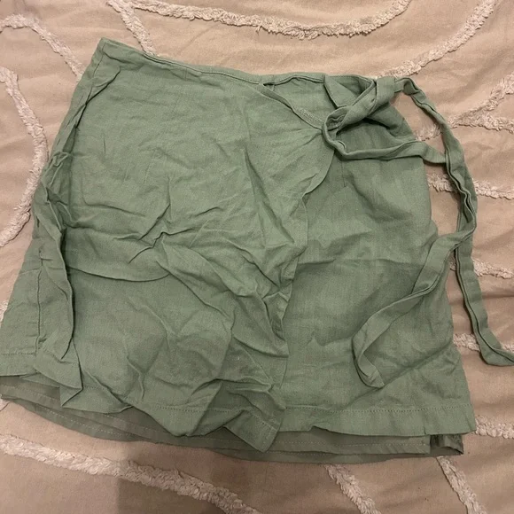 SHEIN Sage Green Mini Wrap Skirt - Picture 2 of 4